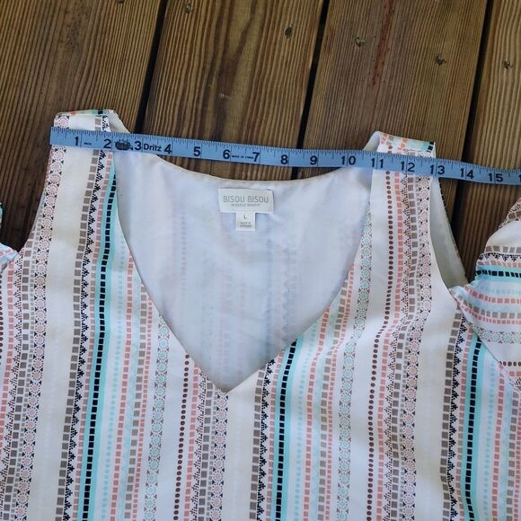 Bisou Bisou cold shoulder top size L - Picture 9 of 12